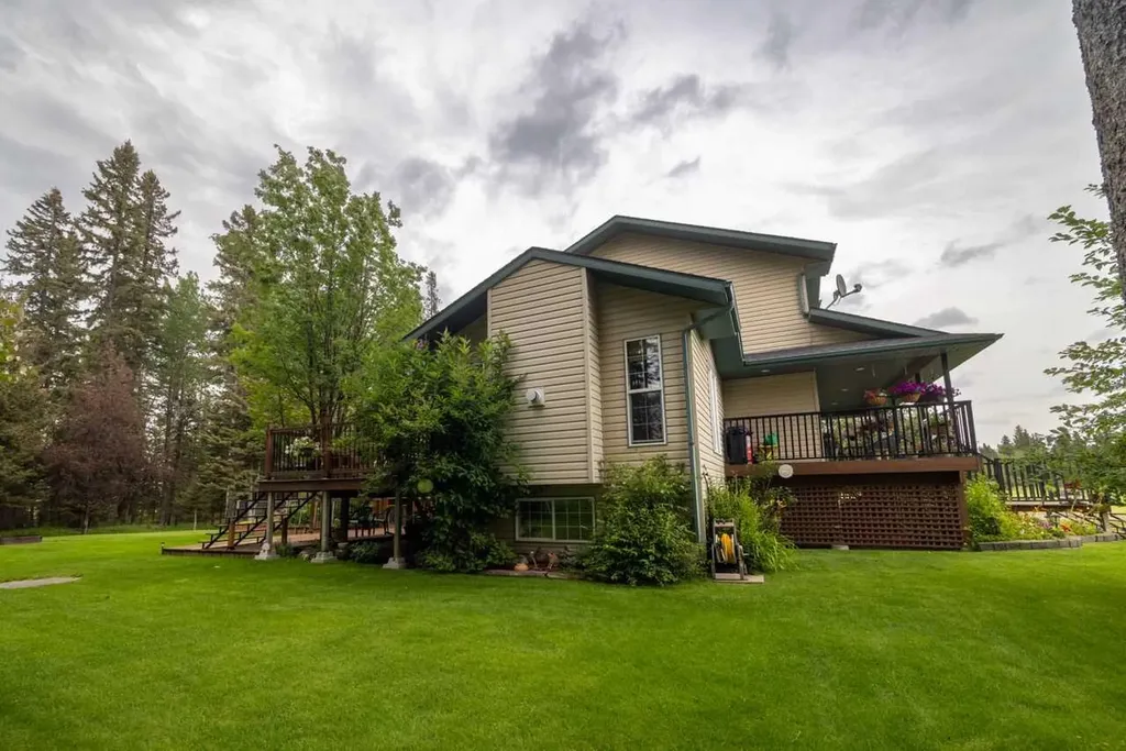 111-5241 325a Township Sundre AB T0M1X0