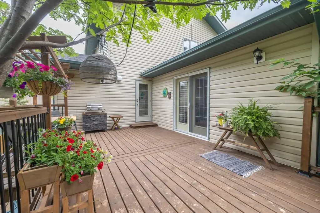 111-5241 325a Township Sundre AB T0M1X0