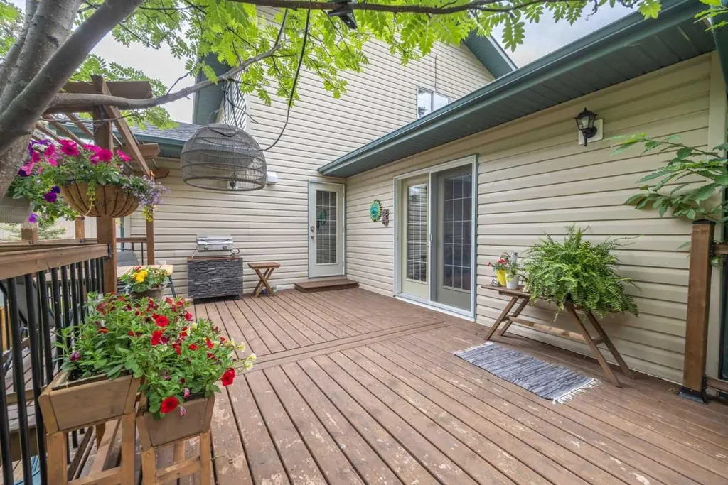 111-5241 Township Road 325a Sundre AB T0M1X0
