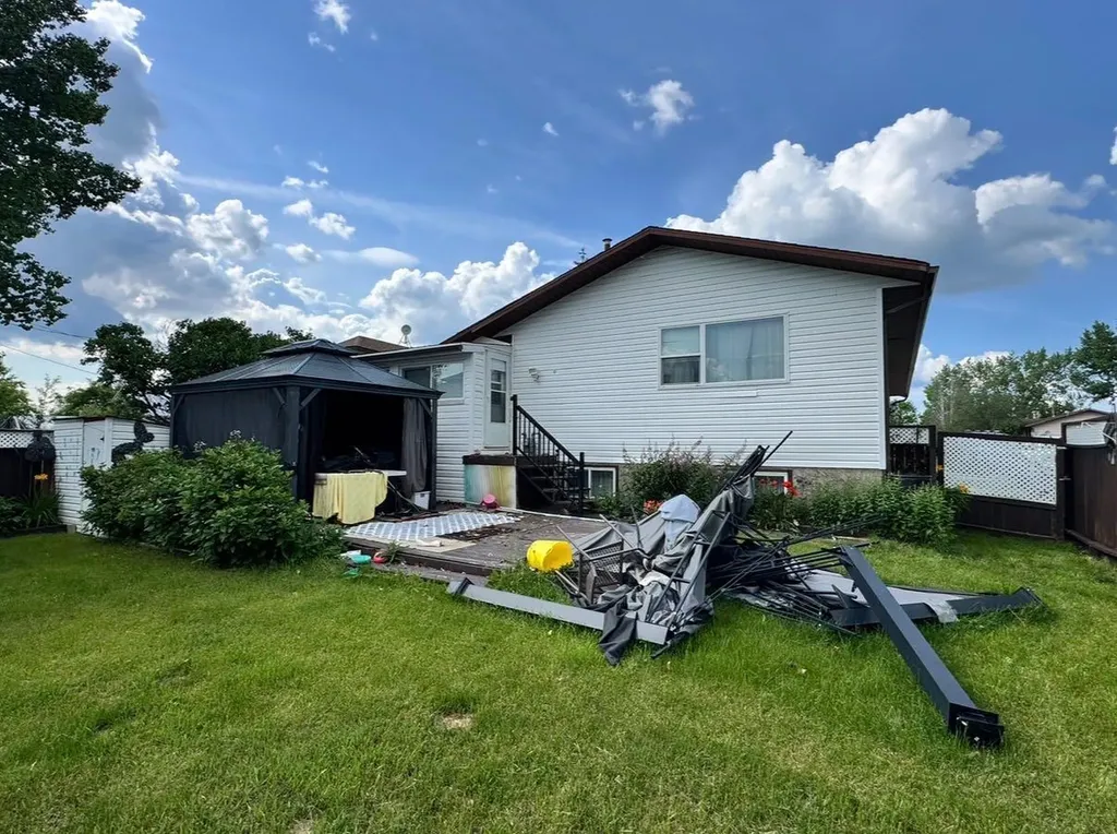 1009 Third Avenue Bluesky AB T0H 0J0