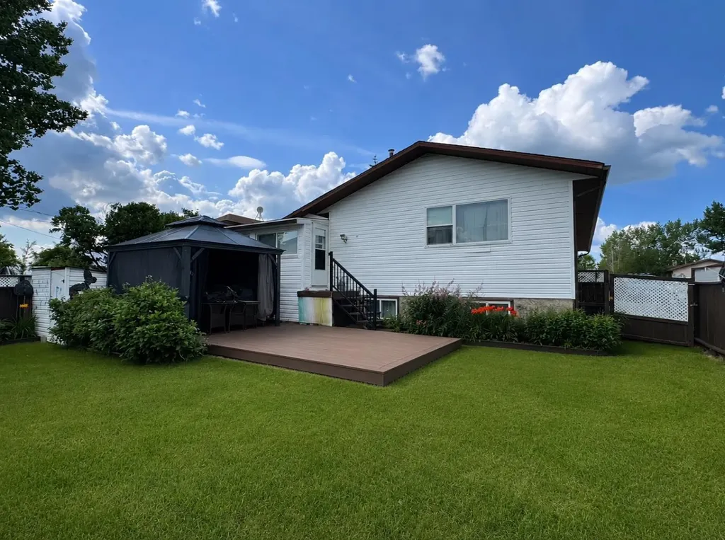 1009 Third Avenue Bluesky AB T0H 0J0
