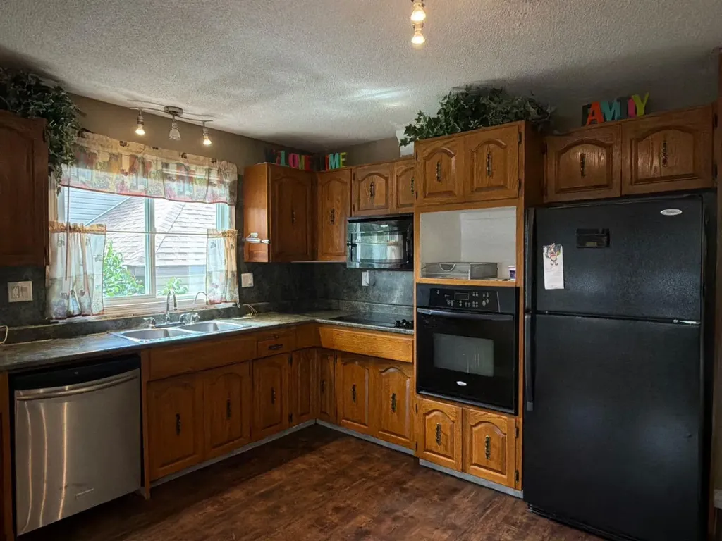 1009 Third Avenue Bluesky AB T0H 0J0