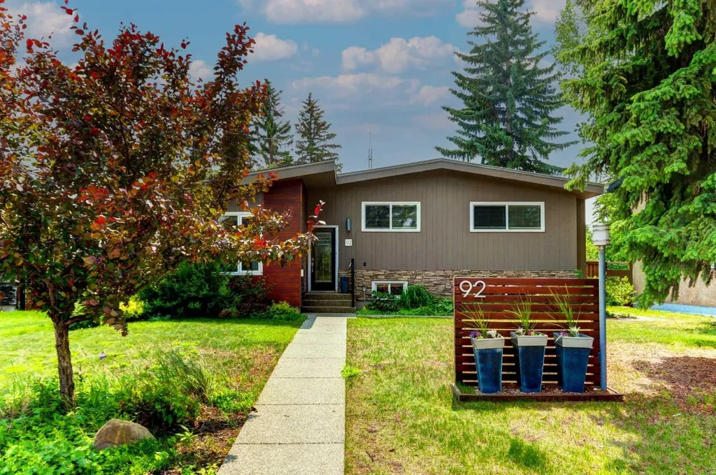 92 Chinook Drive SW Calgary AB T2V 2P9