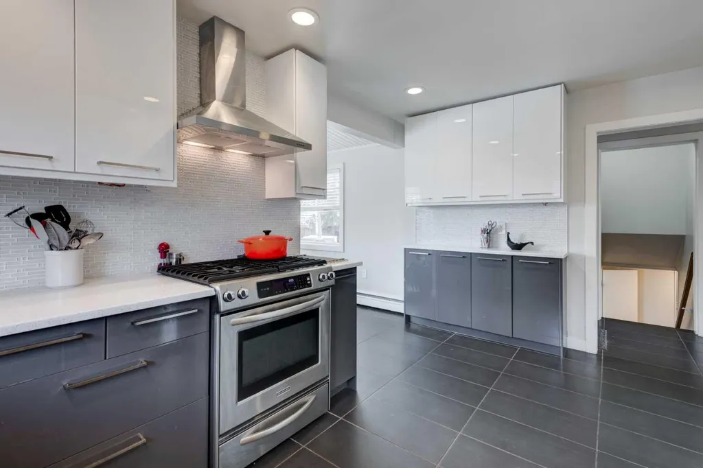 92 Chinook Drive SW Calgary AB T2V 2P9