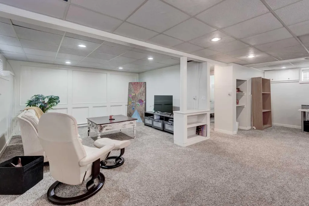 92 Chinook Drive SW Calgary AB T2V 2P9