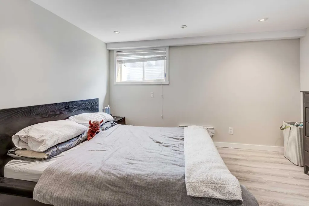 92 Chinook Drive SW Calgary AB T2V 2P9