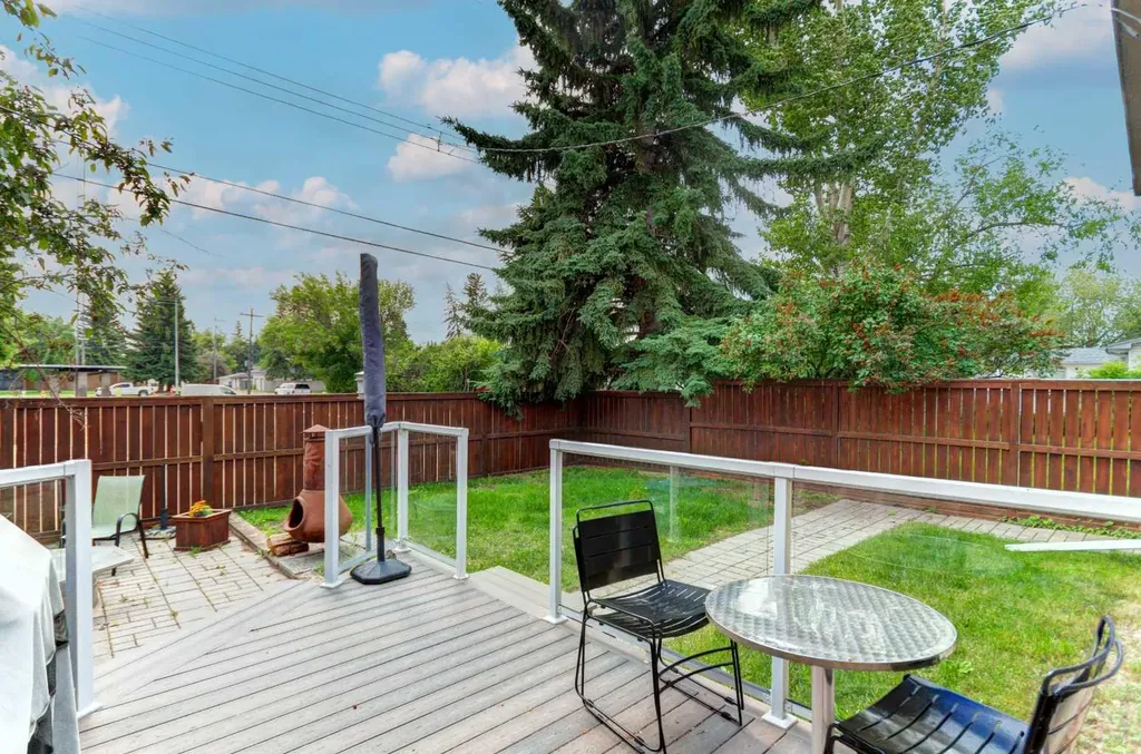 92 Chinook Drive SW Calgary AB T2V 2P9