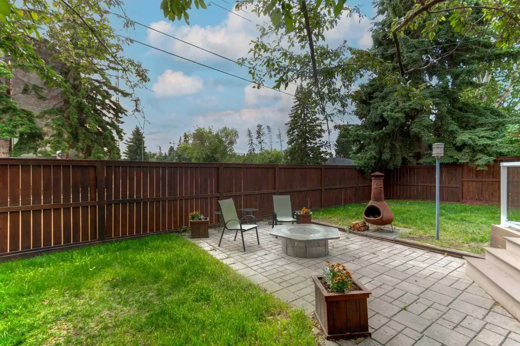 92 Chinook Drive SW Calgary AB T2V 2P9