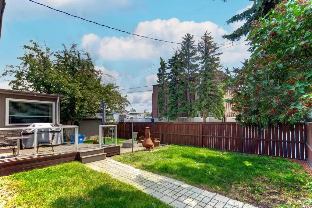 92 Chinook Drive SW Calgary AB T2V 2P9