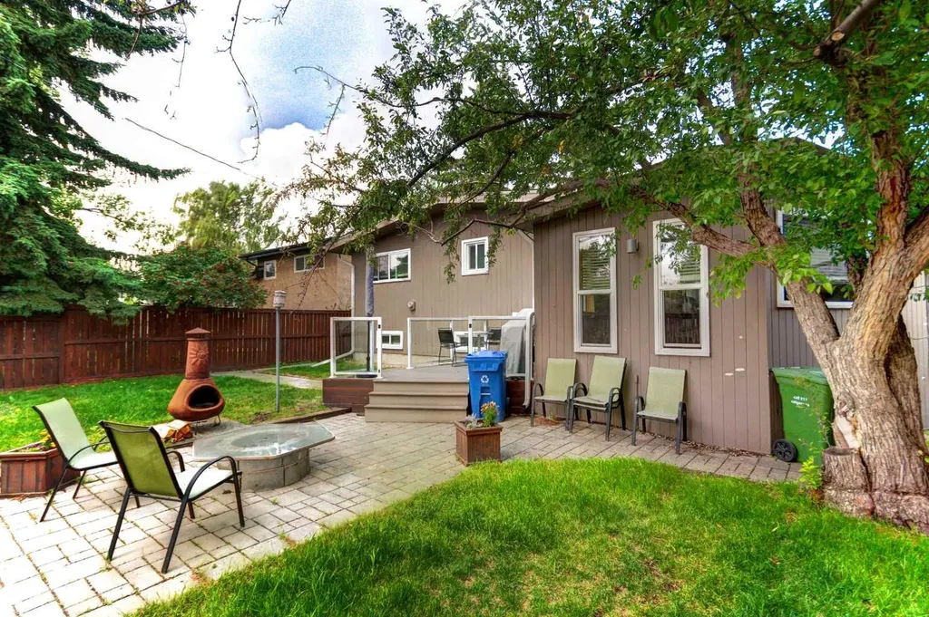 92 Chinook Drive SW Calgary AB T2V 2P9