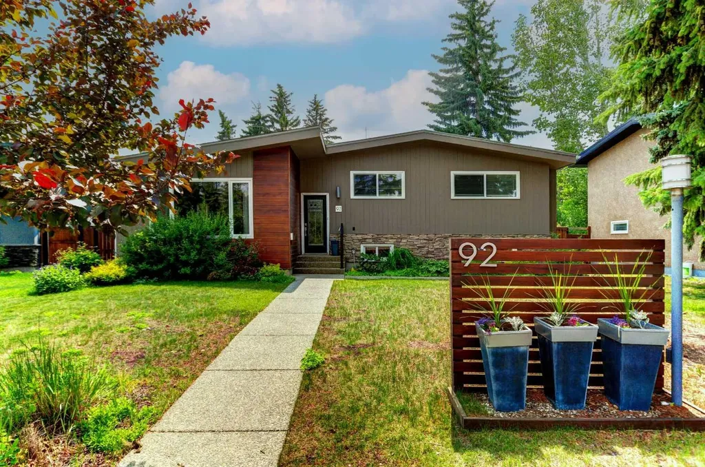 92 Chinook Drive SW Calgary AB T2V 2P9