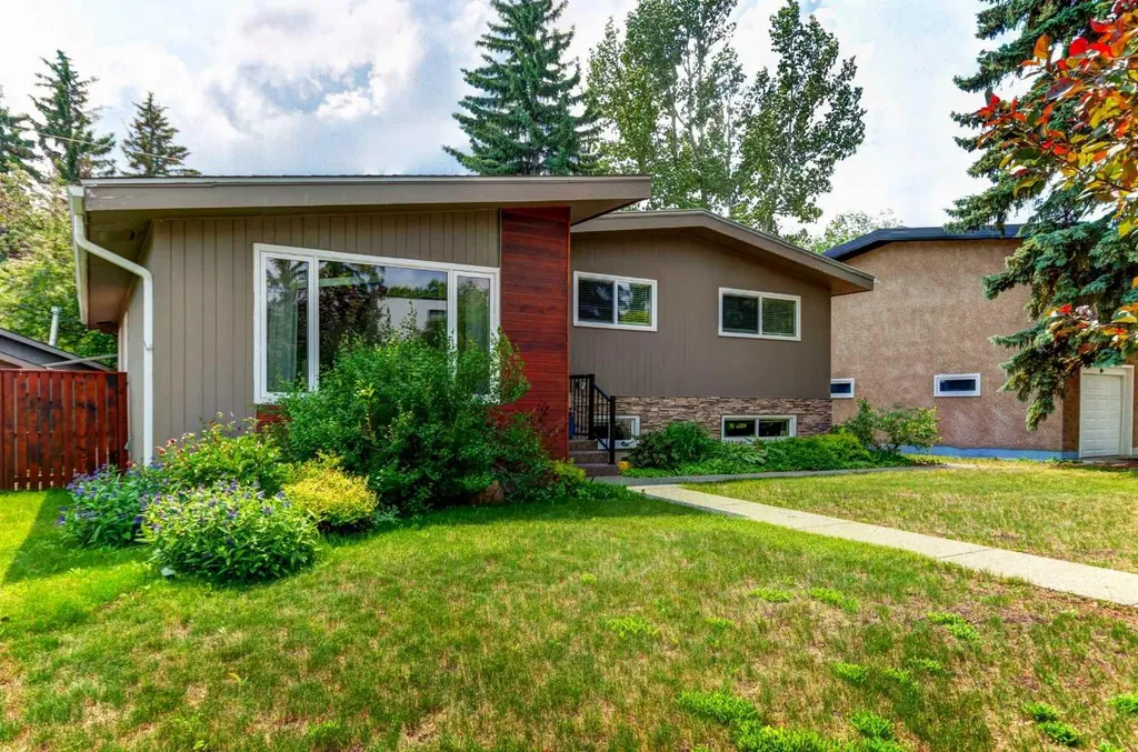 92 Chinook Drive SW Calgary AB T2V 2P9