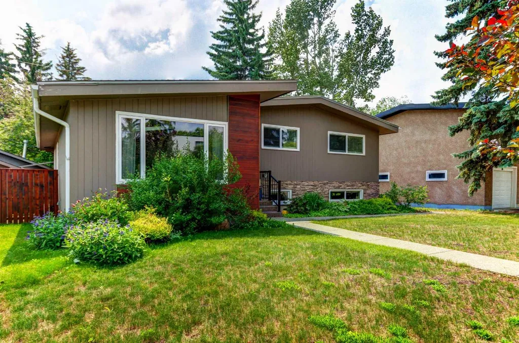 92 Chinook Drive SW Calgary AB T2V 2P9