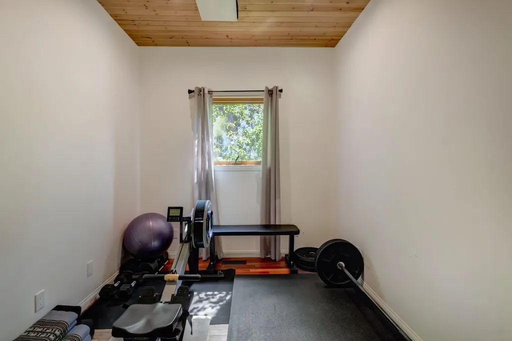331 Muskrat Street Banff AB T1l 1E9