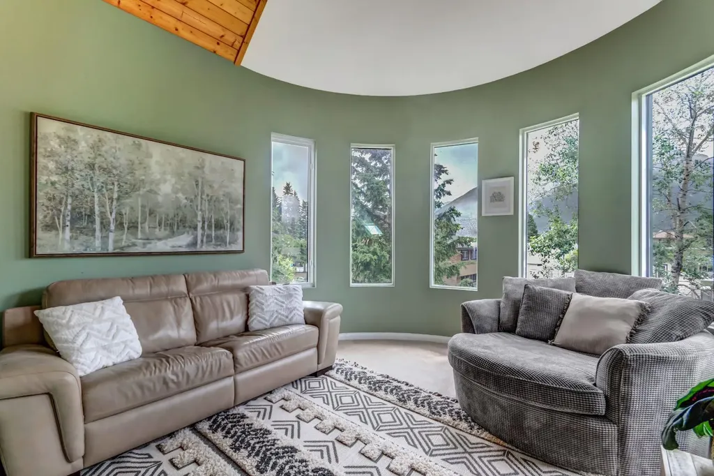 331 Muskrat Street Banff AB T1l 1E9