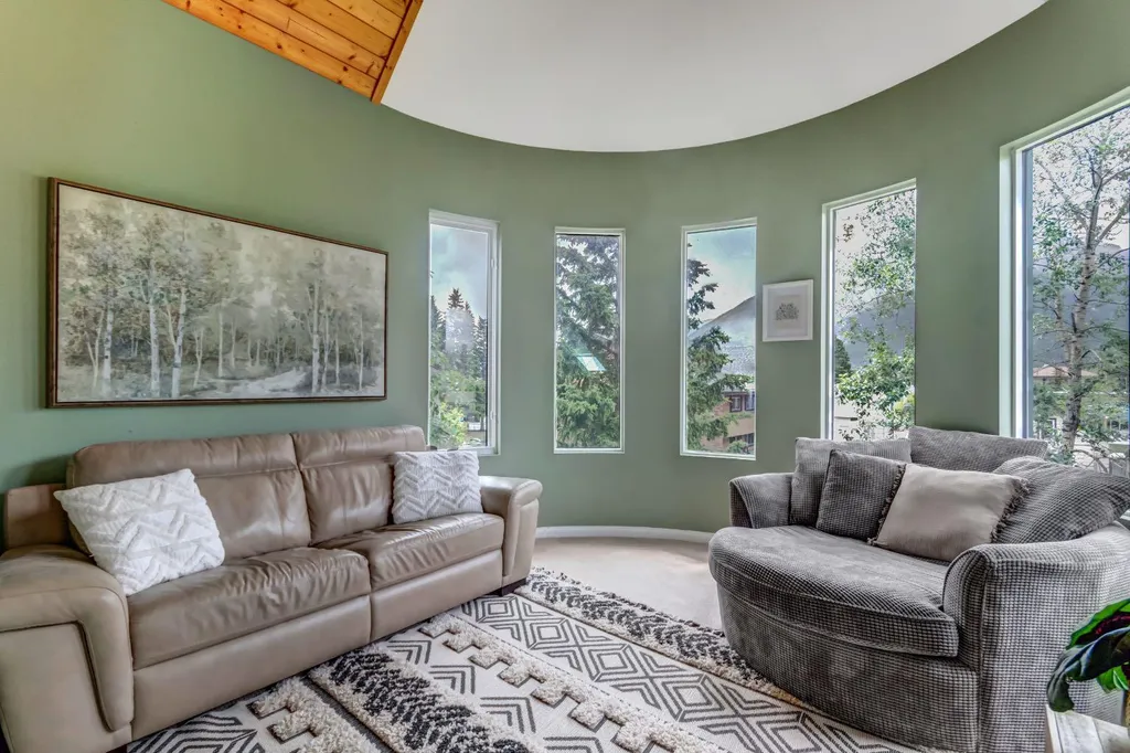 331 Muskrat Street Banff AB T1l 1E9