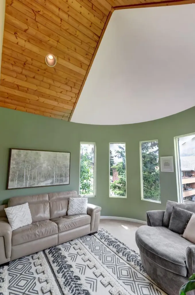 331 Muskrat Street Banff AB T1l 1E9