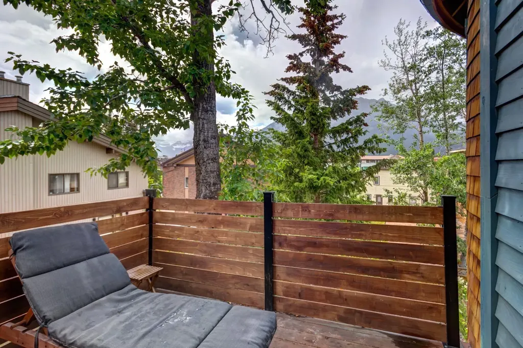 331 Muskrat Street Banff AB T1l 1E9