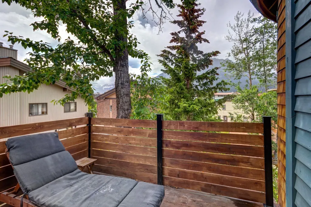 331 Muskrat Street Banff AB T1l 1E9