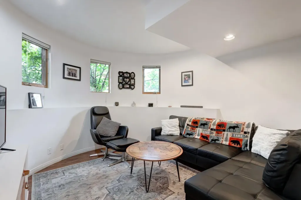 331 Muskrat Street Banff AB T1l 1E9