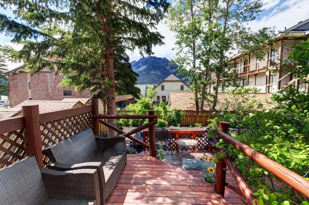 331 Muskrat Street Banff AB T1l 1E9