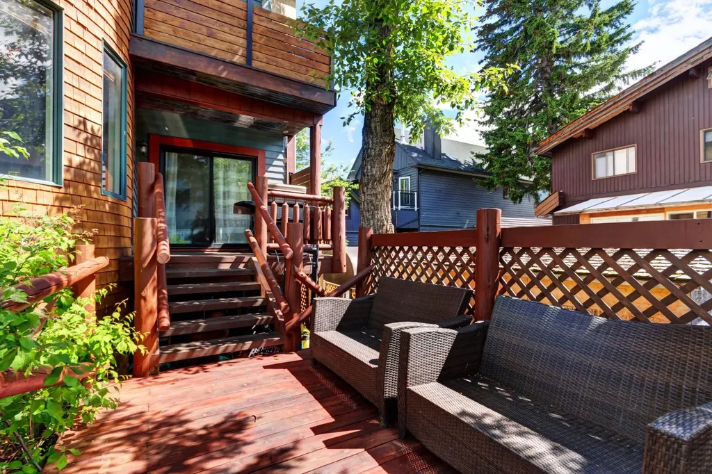 331 Muskrat Street Banff AB T1l 1E9
