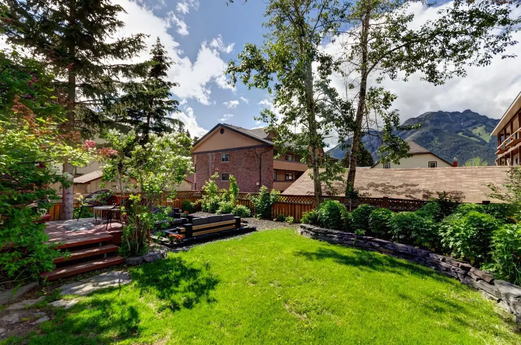 331 Muskrat Street Banff AB T1l 1E9