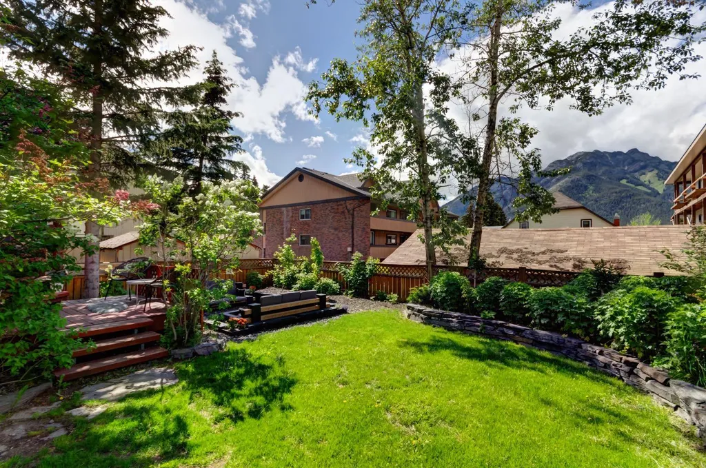 331 Muskrat Street Banff AB T1l 1E9