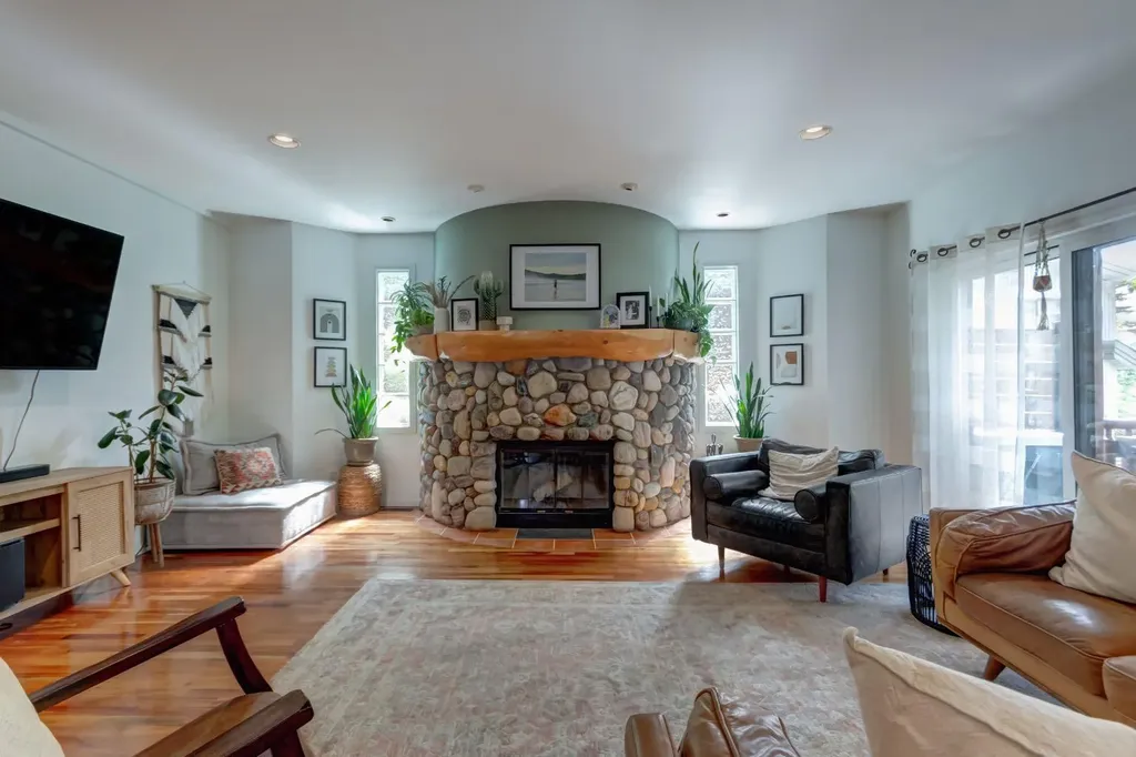 331 Muskrat Street Banff AB T1l 1E9