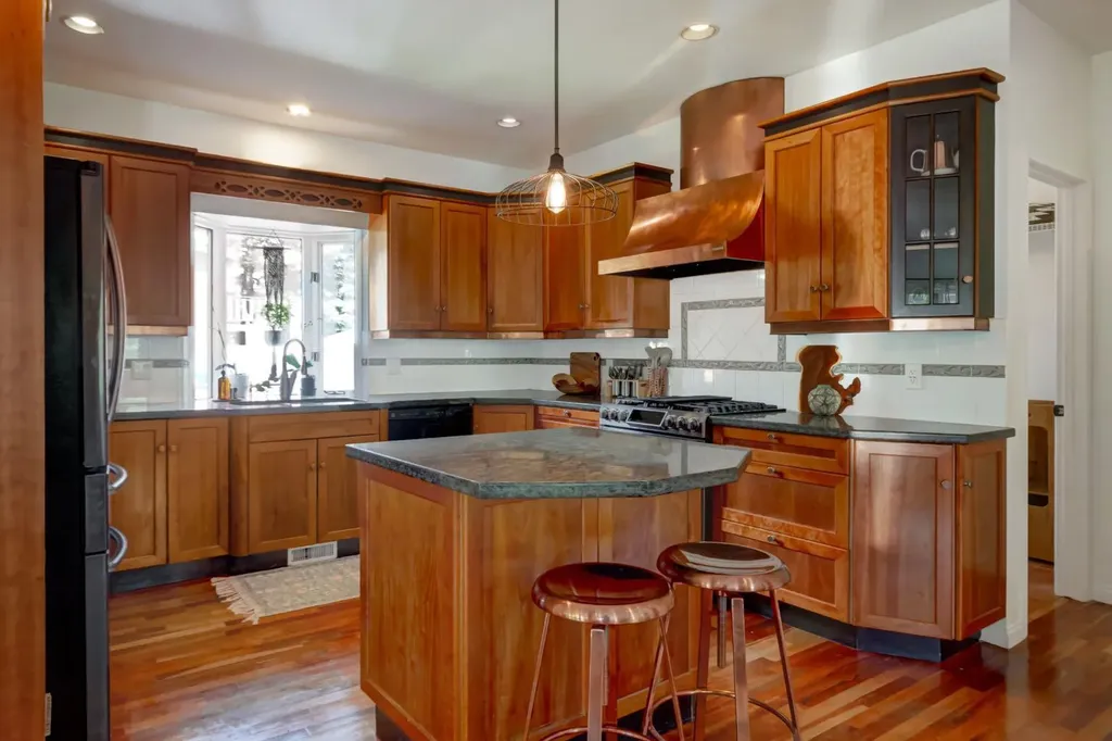 331 Muskrat Street Banff AB T1l 1E9