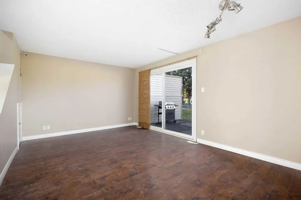 21 Macdonald Drive Fort Mcmurray AB T9H 4H4