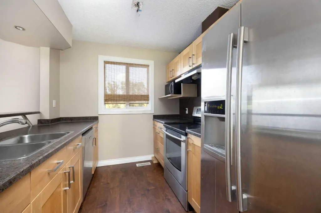 21 Macdonald Drive Fort Mcmurray AB T9H 4H4