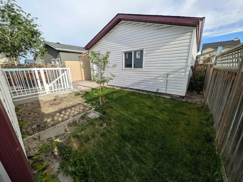 151 Taracove Estate Drive NE Calgary AB T3J 4R1