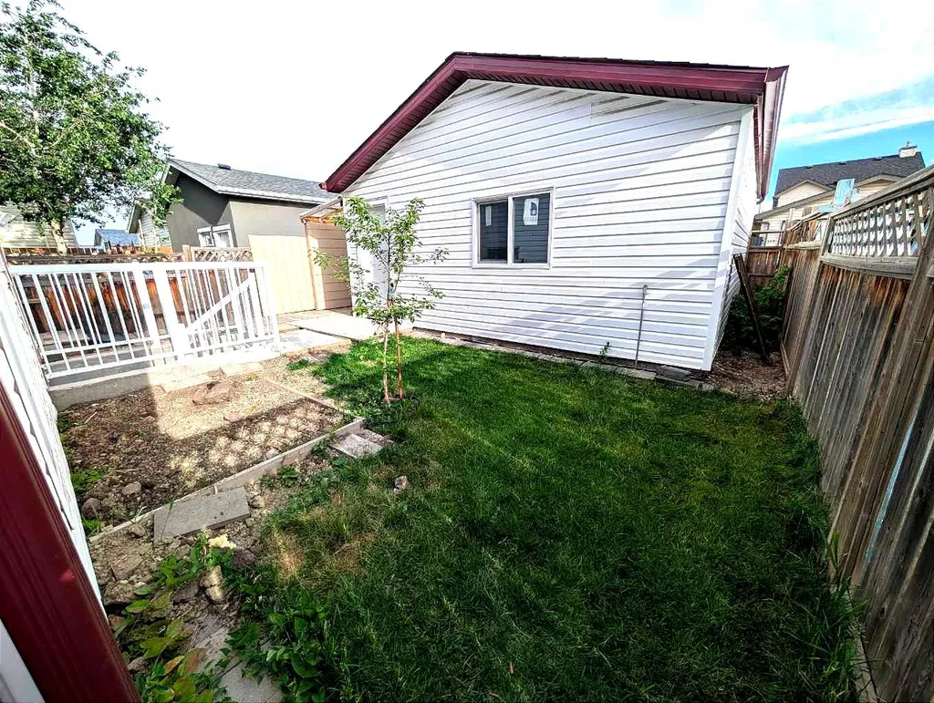 151 Taracove Estate Drive NE Calgary AB T3J 4R1