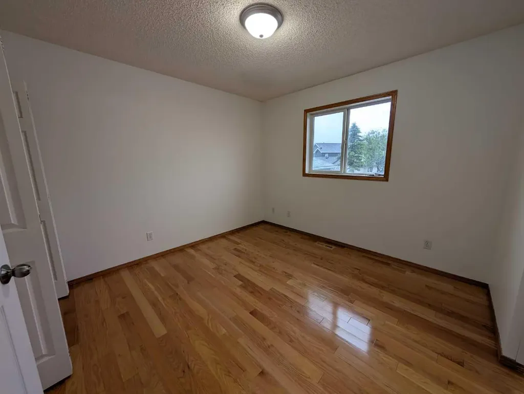 151 Taracove Estate Drive NE Calgary AB T3J 4R1