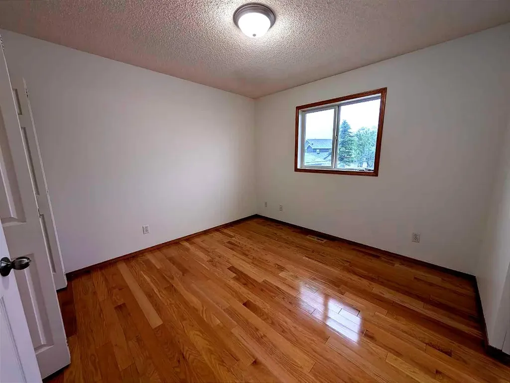 151 Taracove Estate Drive NE Calgary AB T3J 4R1