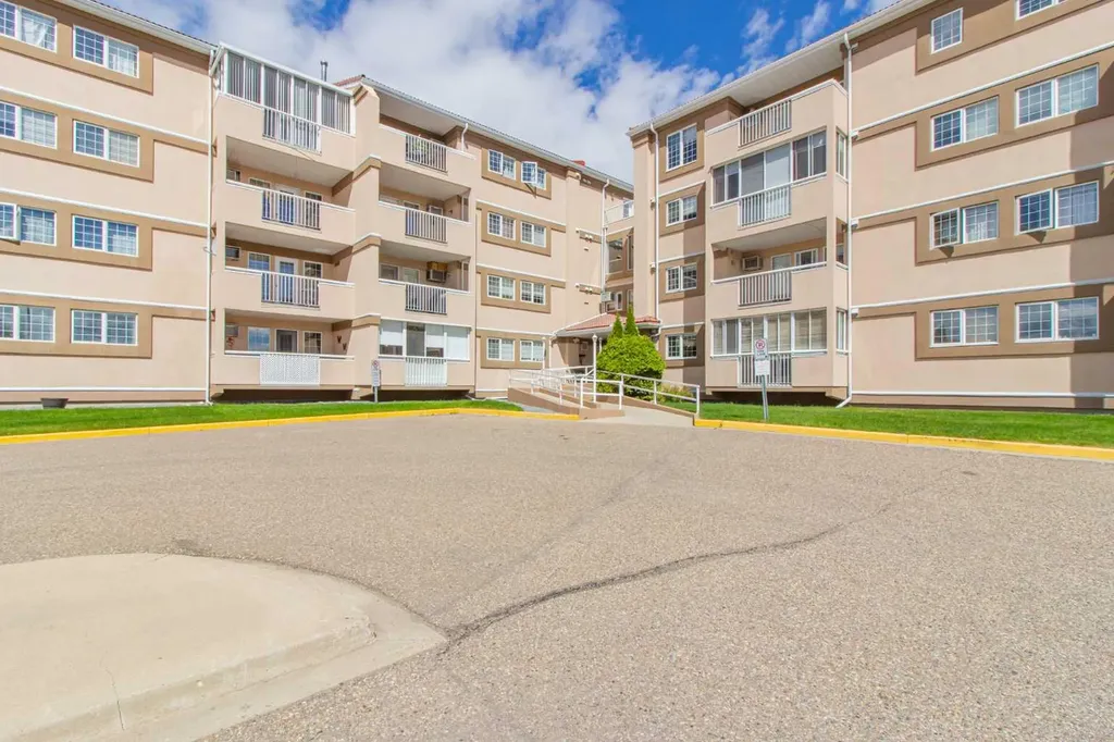 22 Park Meadows Drive SE Medicine Hat AB T1B4E8