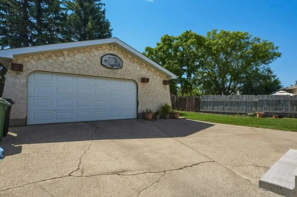 8901 94 Avenue Fort Saskatchewan AB T8L 1B3