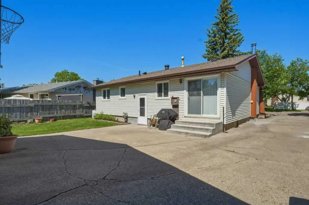 8901 94 Avenue Fort Saskatchewan AB T8L 1B3