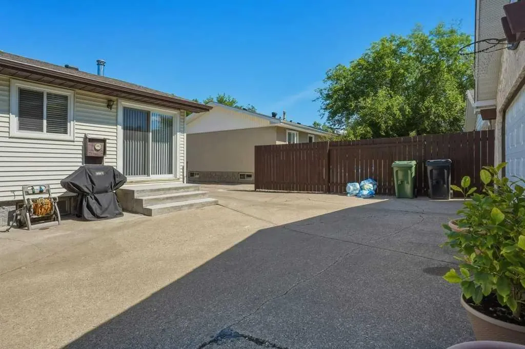 8901 94 Avenue Fort Saskatchewan AB T8L 1B3