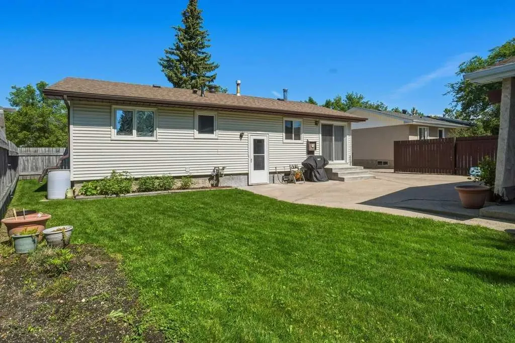 8901 94 Avenue Fort Saskatchewan AB T8L 1B3