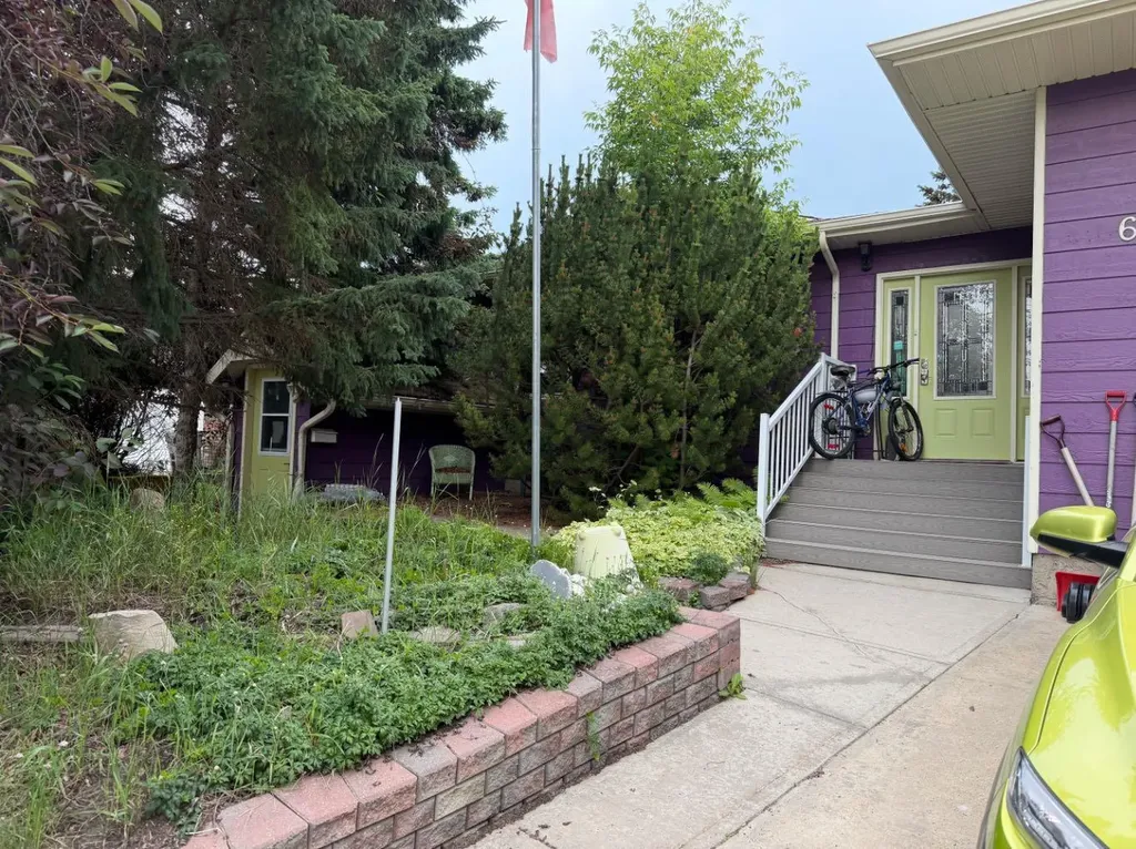 6409 94a Street Grande Prairie AB T8W 1B8