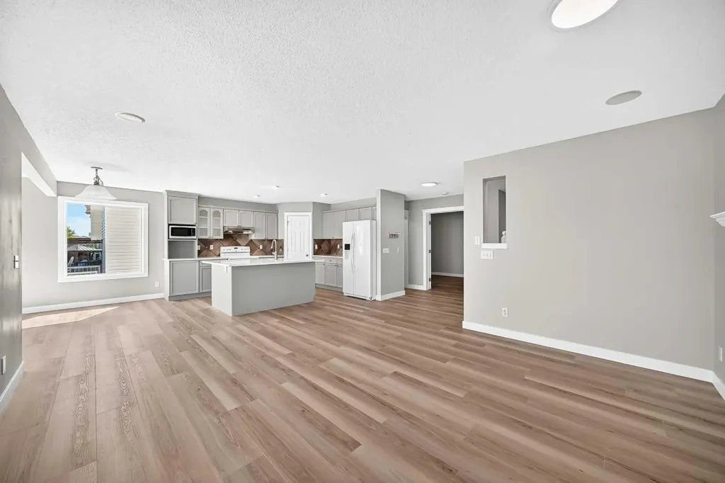 12915 Coventry Hills Way NE Calgary AB T3K 5L4
