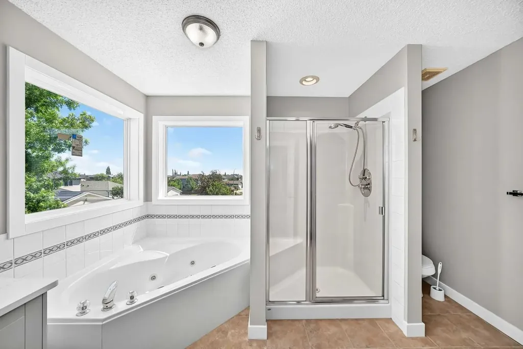 12915 Coventry Hills Way NE Calgary AB T3K 5L4