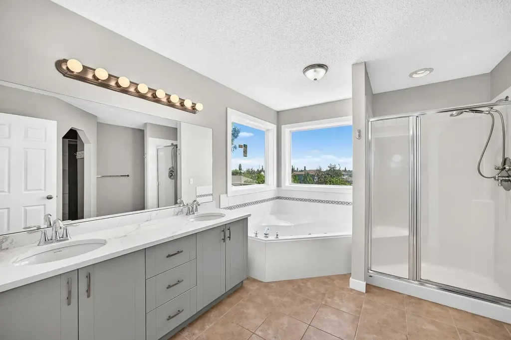 12915 Coventry Hills Way NE Calgary AB T3K 5L4