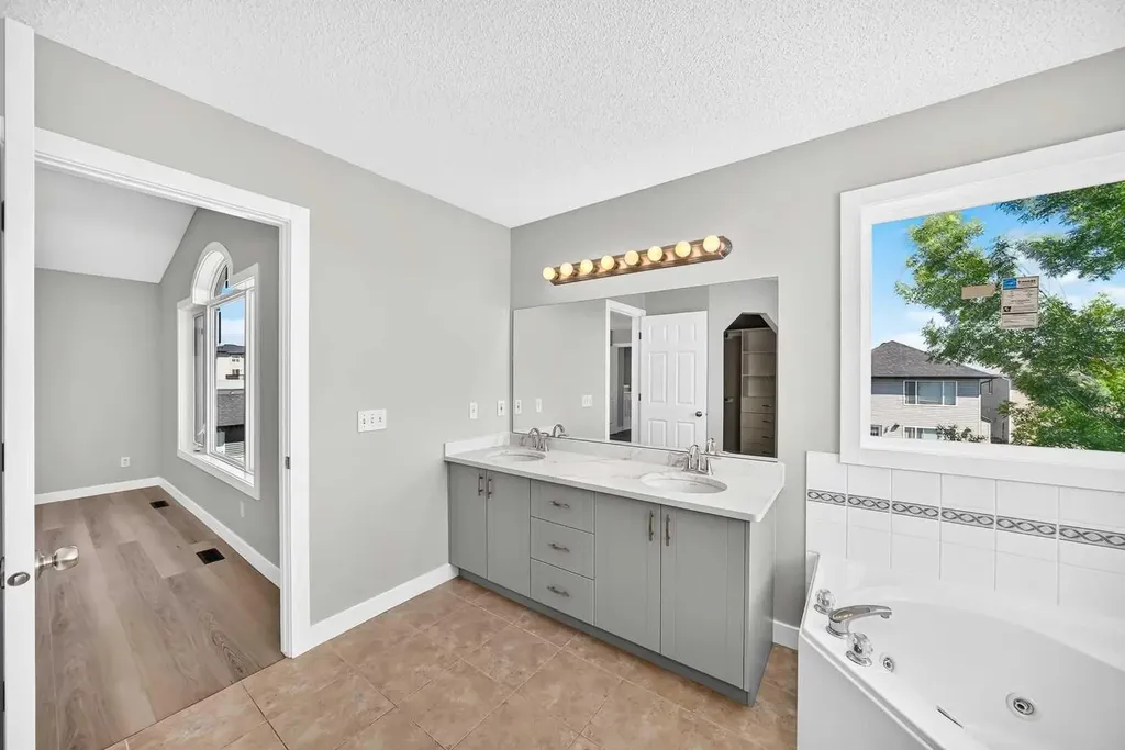 12915 Coventry Hills Way NE Calgary AB T3K 5L4