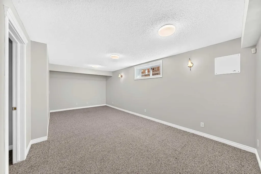 12915 Coventry Hills Way NE Calgary AB T3K 5L4