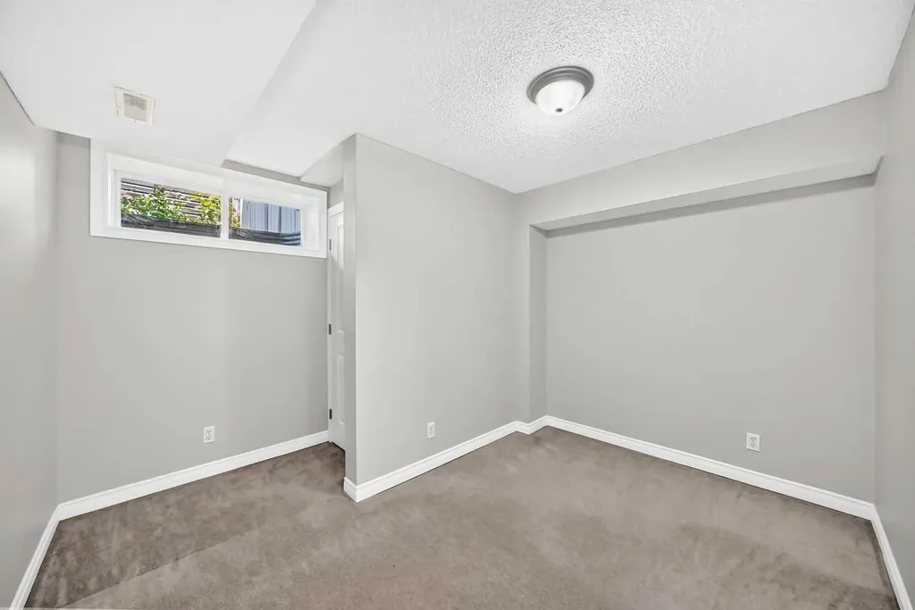 12915 Coventry Hills Way NE Calgary AB T3K 5L4