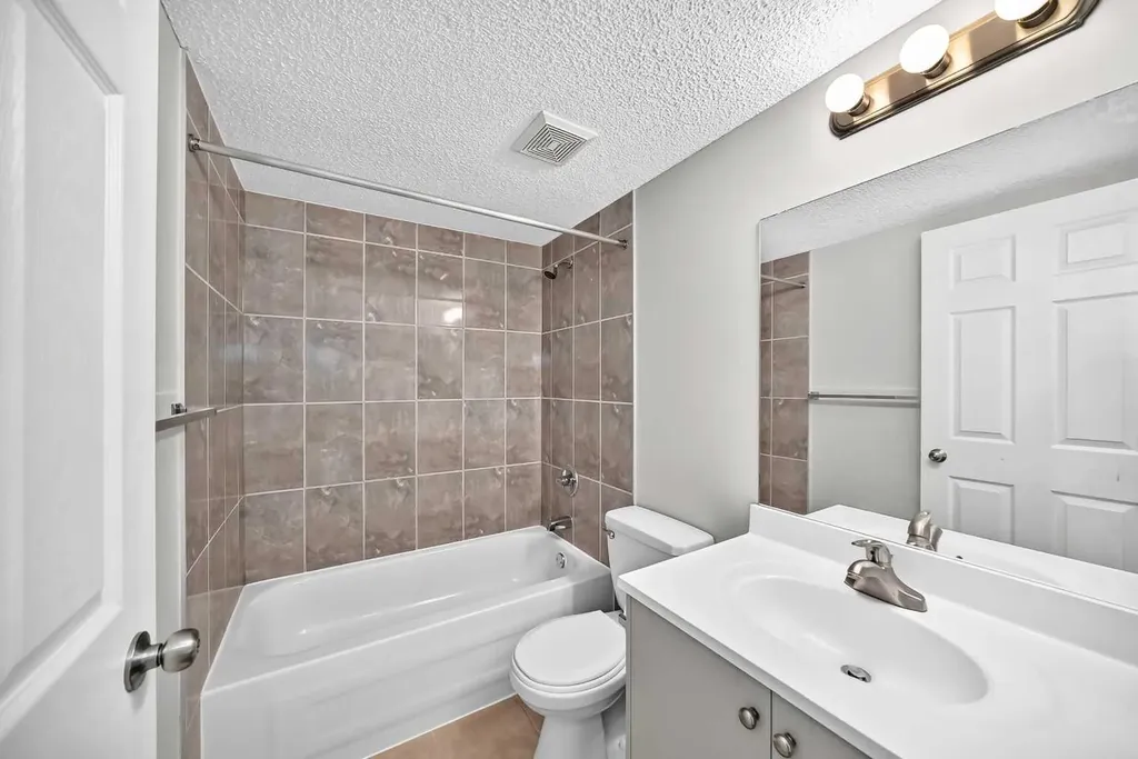 12915 Coventry Hills Way NE Calgary AB T3K 5L4