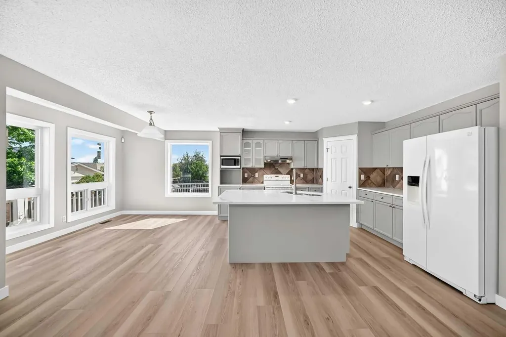 12915 Coventry Hills Way NE Calgary AB T3K 5L4